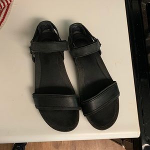 Black leather teva ysidro stitch 9 sandal